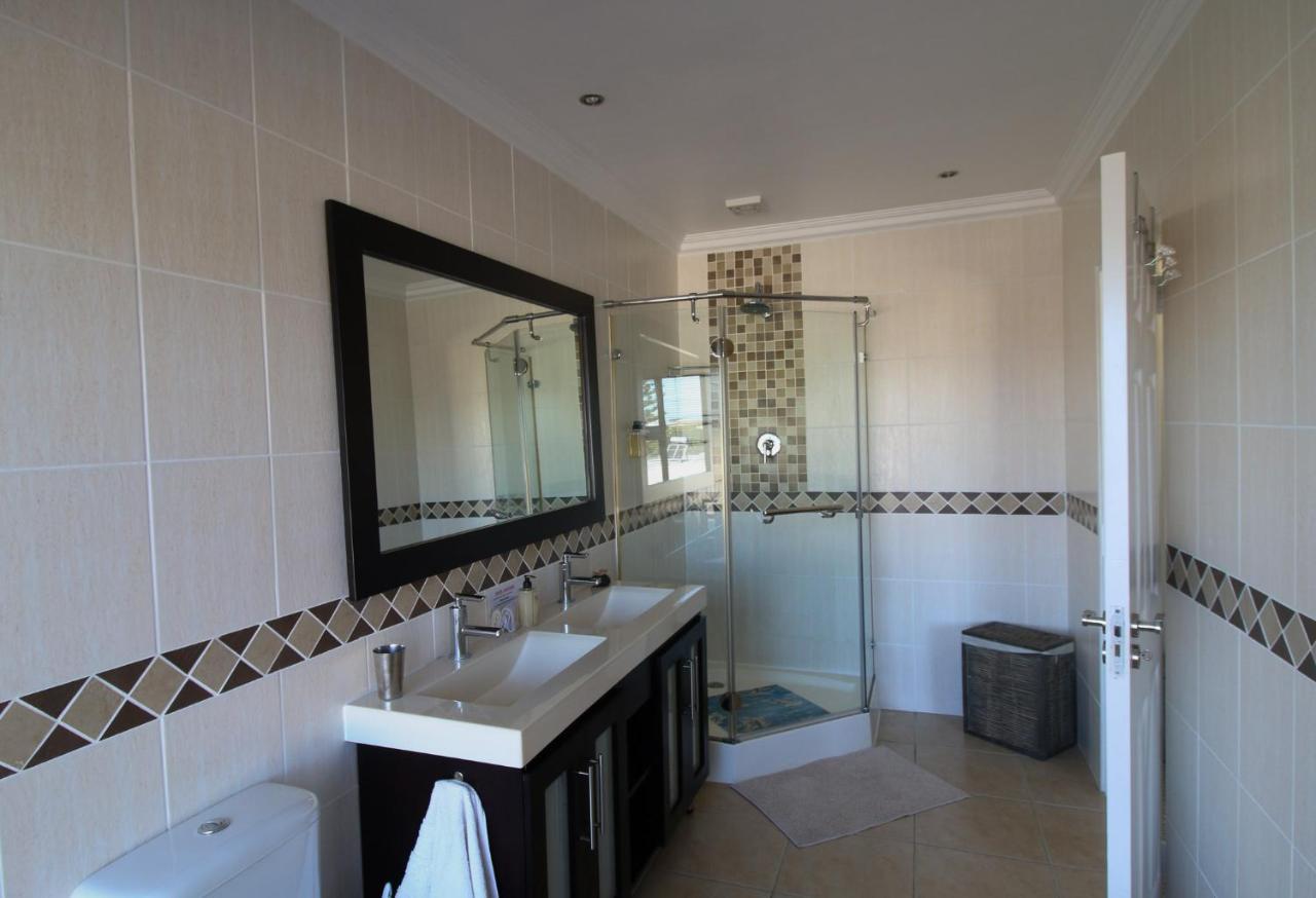 Port House Hotel Bloubergstrand Exterior photo